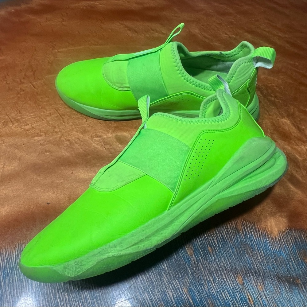 Clove Solo Vibrant Neon Green Shoes